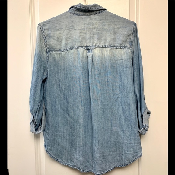 American Eagle distressed button up top - Picture 2 of 3